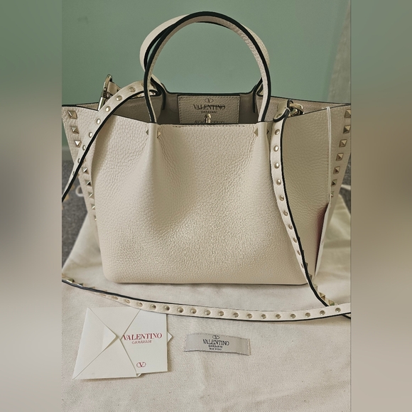 Valentino Garavani Rockstud Small East-West Leather Tote Bag Light Ivory - Picture 5 of 16